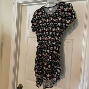 Lovely floral Lularoe tunic with pockets and belt!
